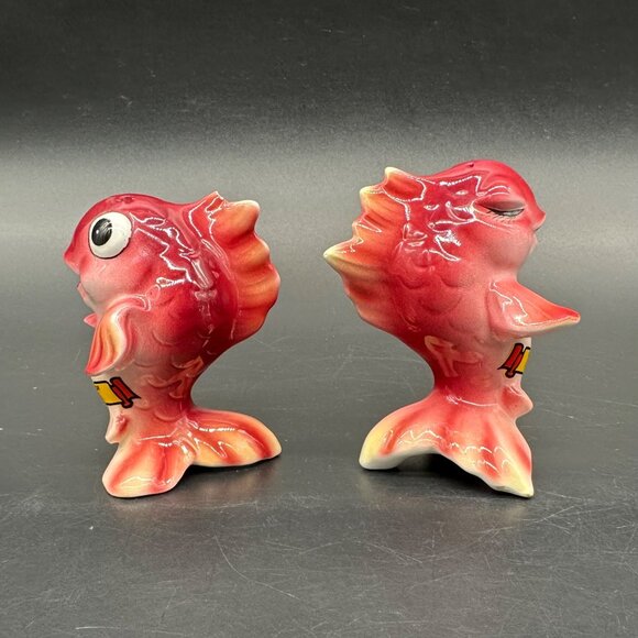 Kissing Fish Shakers Mid Century Red Ceramic Souvenir Kitschy Anthropomorphic - Picture 4 of 11